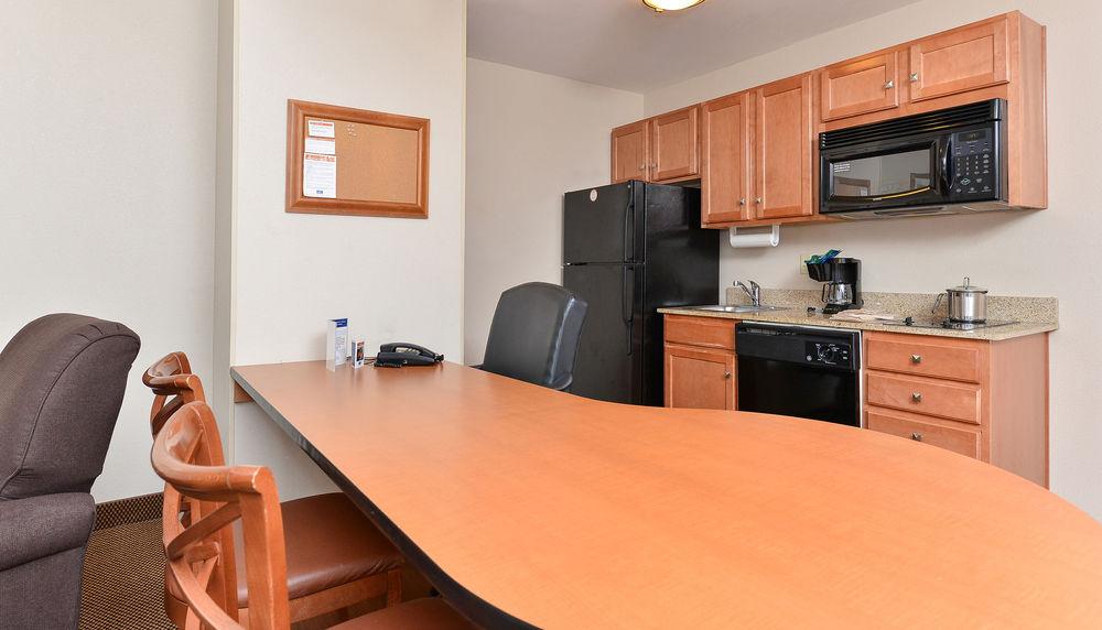 Candlewood Suites Winchester By Ihg Bagian luar foto