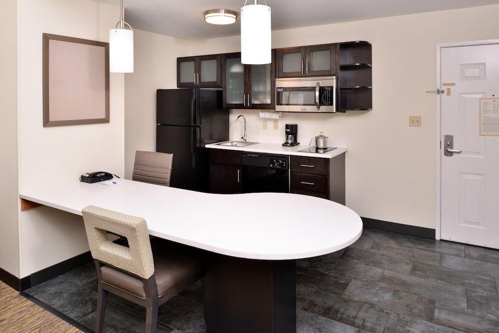 Candlewood Suites Winchester By Ihg Bagian luar foto
