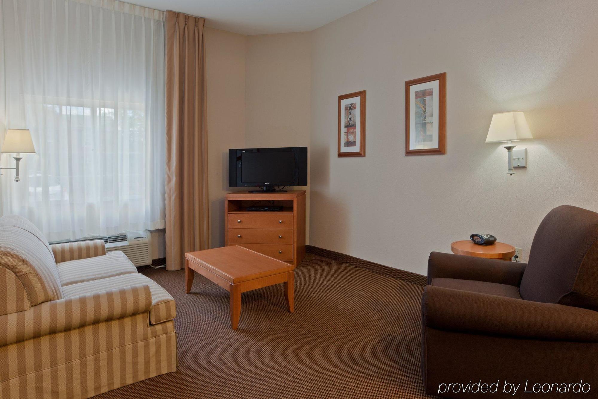 Candlewood Suites Winchester By Ihg Bagian luar foto