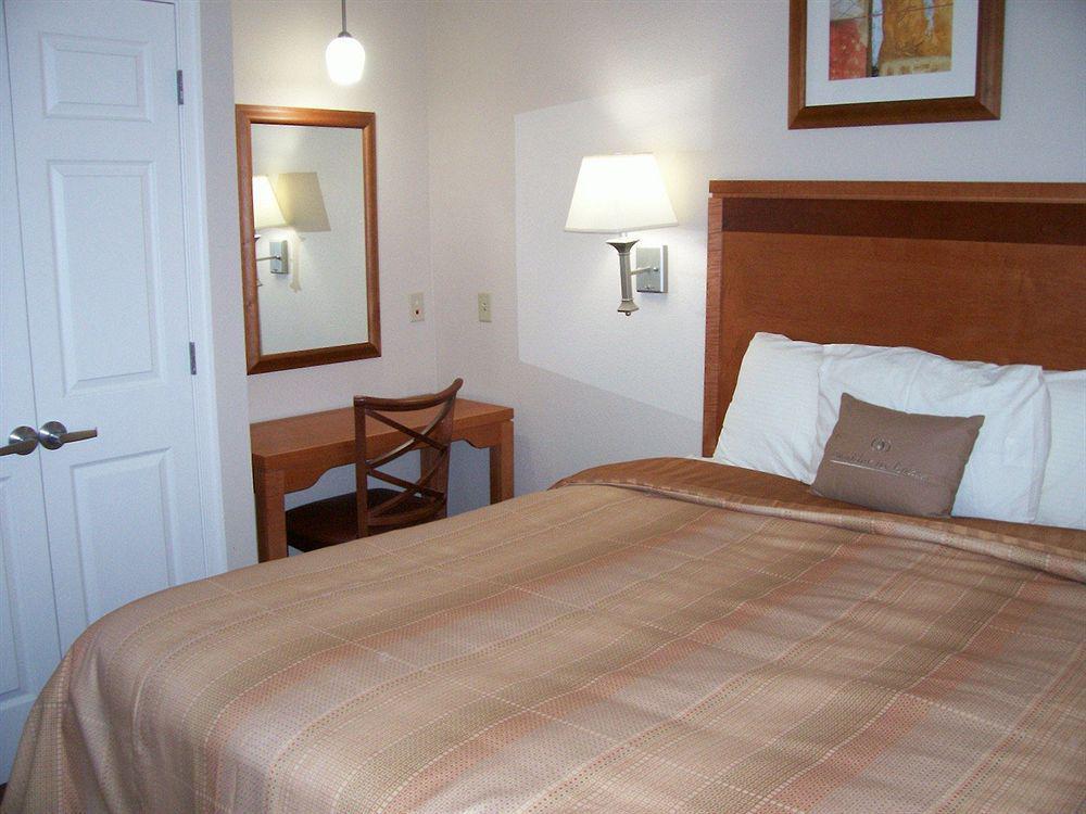Candlewood Suites Winchester By Ihg Bagian luar foto