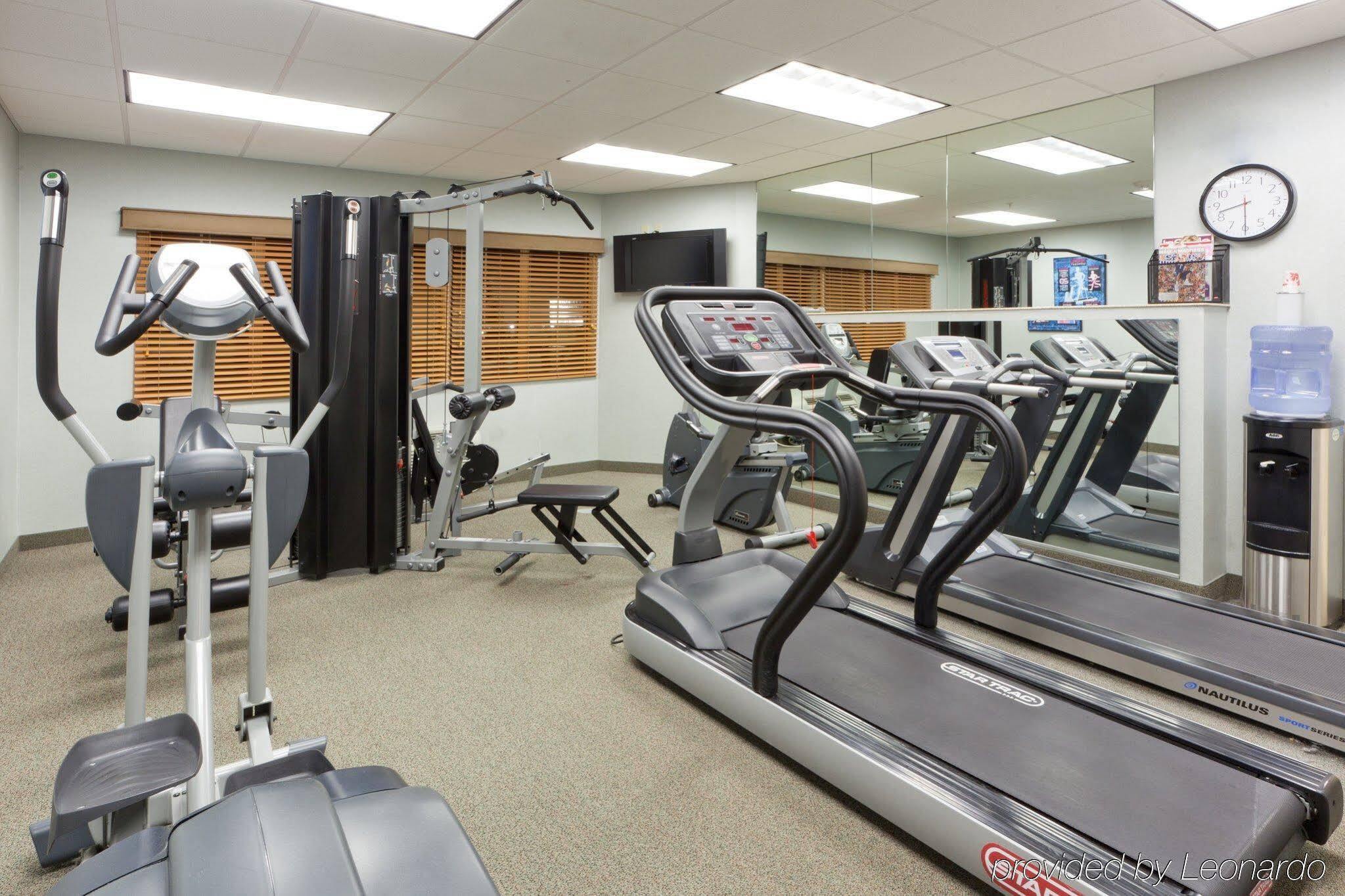 Candlewood Suites Winchester By Ihg Bagian luar foto
