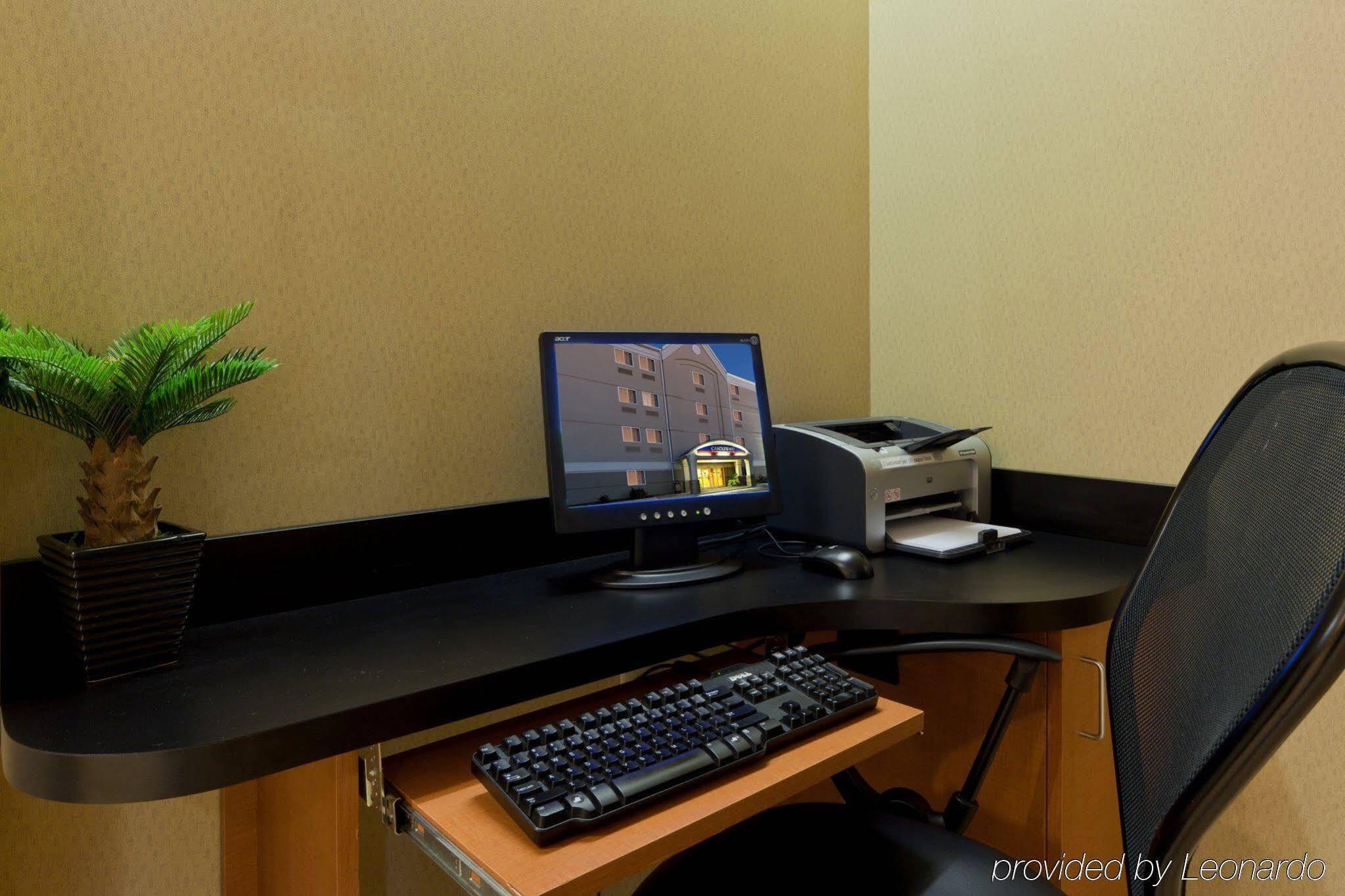 Candlewood Suites Winchester By Ihg Bagian luar foto
