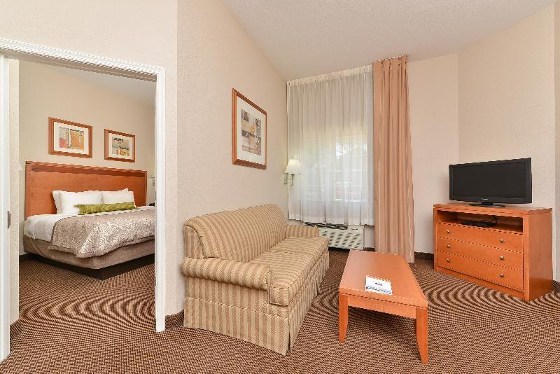 Candlewood Suites Winchester By Ihg Bagian luar foto