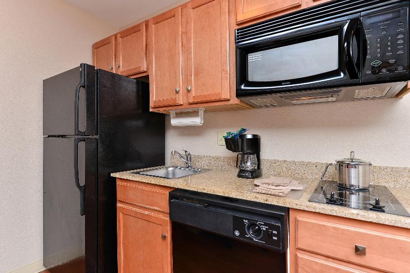Candlewood Suites Winchester By Ihg Bagian luar foto